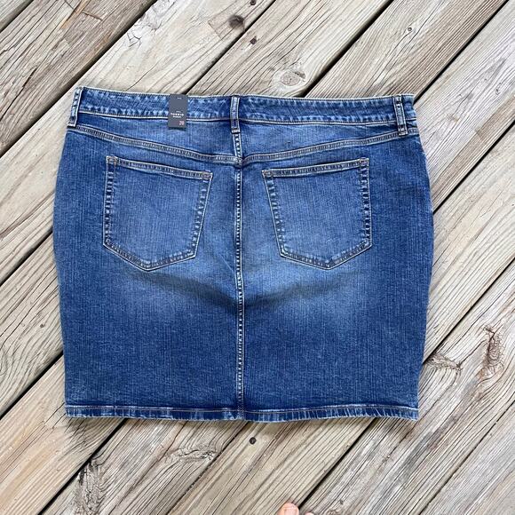 Torrid Women's Blue Denim Mini Skirt Size 20. NWOT - Picture 2 of 8